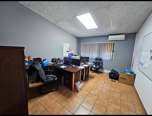 1,280M² WAREHOUSE FOR SALE IN NORTH RIDING